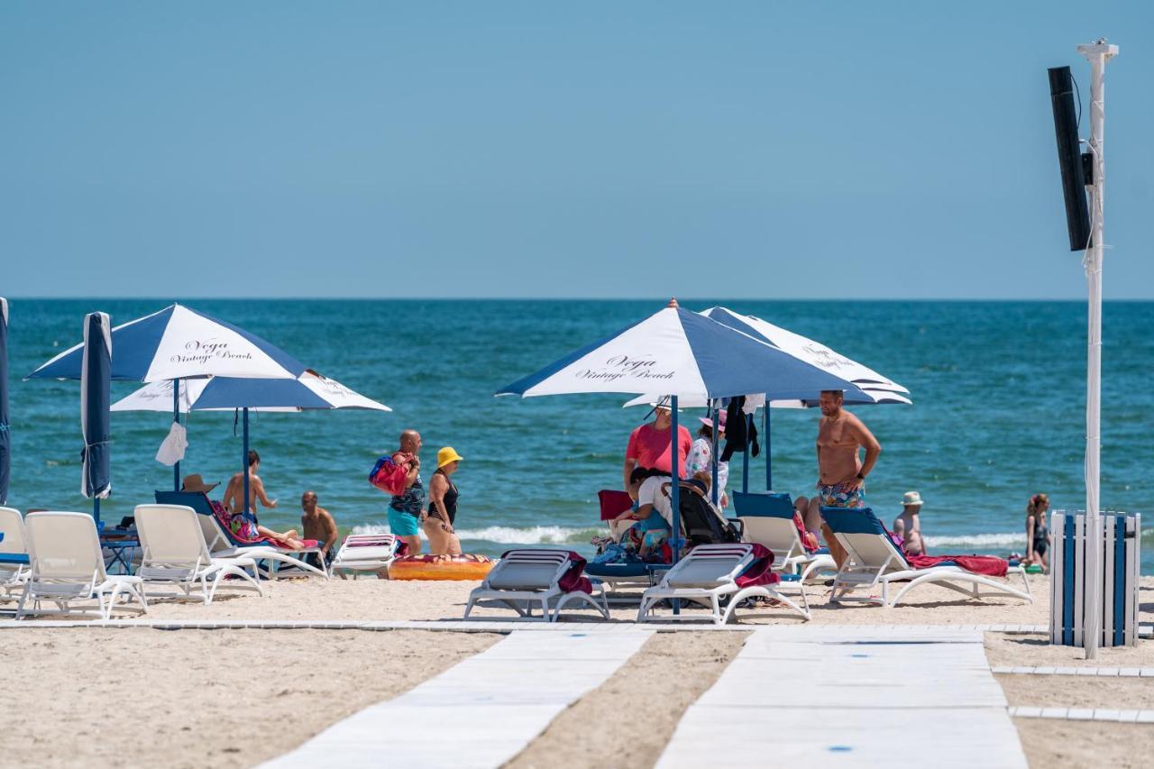 Moonlight Mamaia Apartments エクステリア 写真