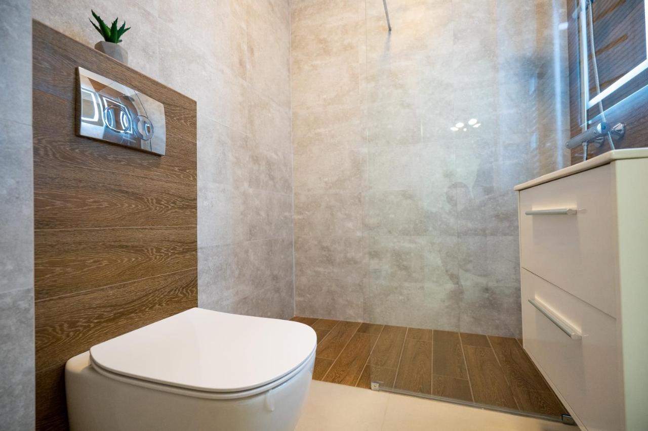 Moonlight Mamaia Apartments エクステリア 写真